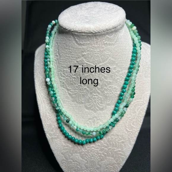 Jewelry - Elegant Green Beaded Necklace